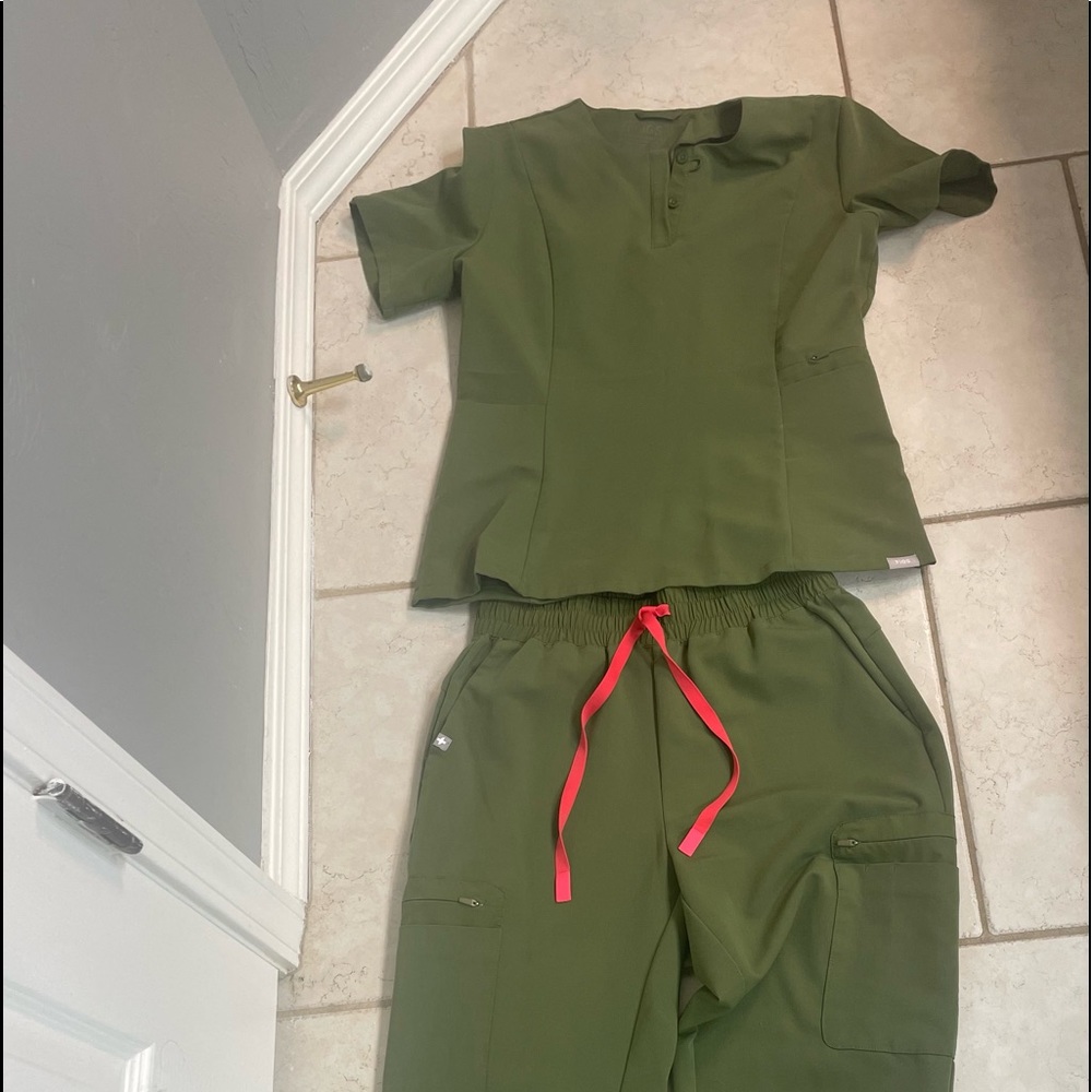 Figs scrubs